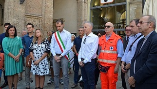 Parma con Genova, un minuto di silenzio in piazza Garibaldi per le vittime del crollo del ponte