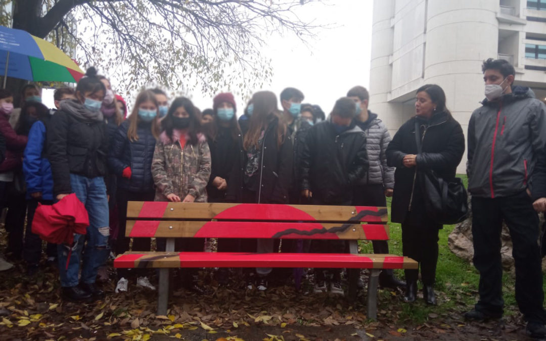 Violenza sulle donne, inaugurata la panchina rossa in Regione